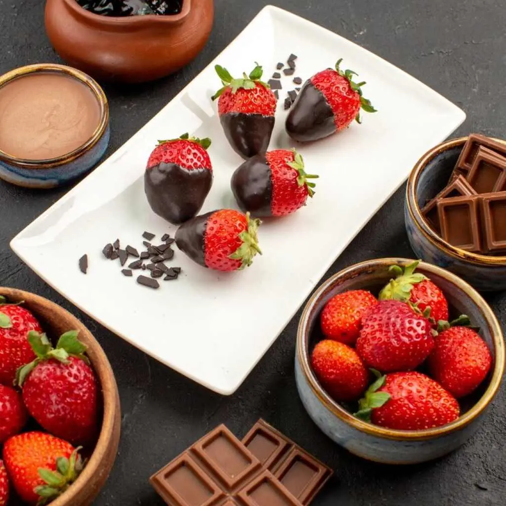 فراولة بصوص الشوكولاته